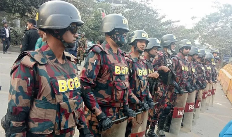 ইসির সামনে বিজিবি মোতায়েন